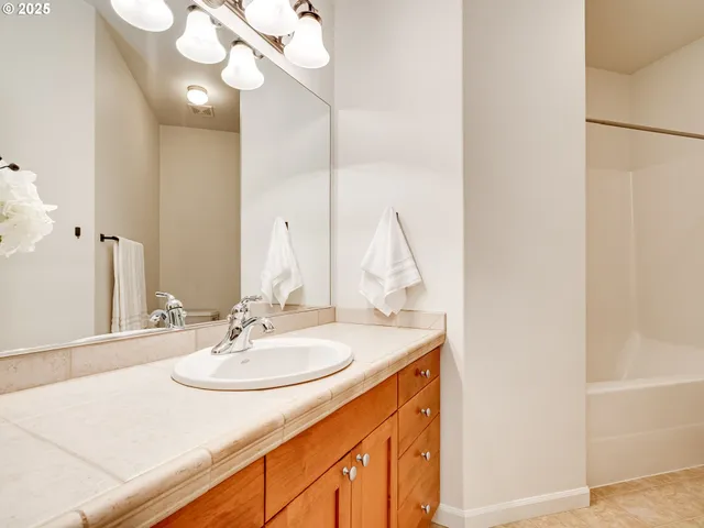 $675,000 | 20800 Yosemite Street Northeast, Aurora, OR 97002