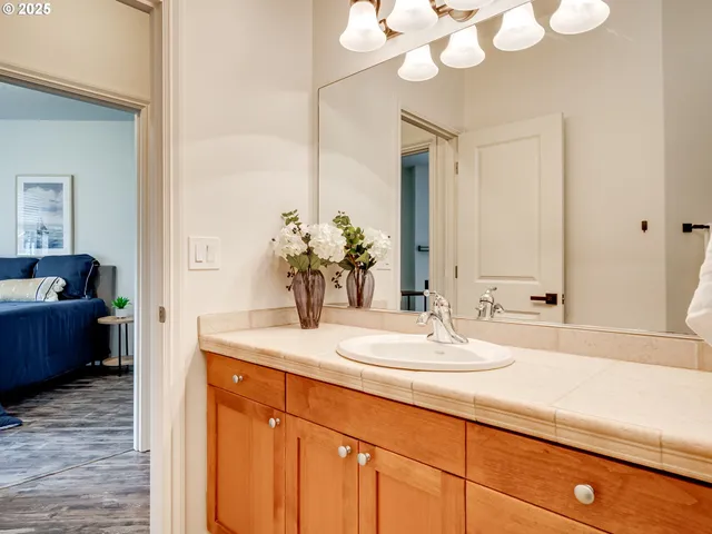 $675,000 | 20800 Yosemite Street Northeast, Aurora, OR 97002