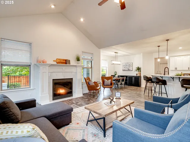 $675,000 | 20800 Yosemite Street Northeast, Aurora, OR 97002