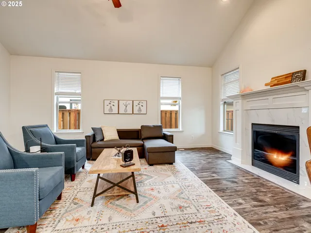 $675,000 | 20800 Yosemite Street Northeast, Aurora, OR 97002