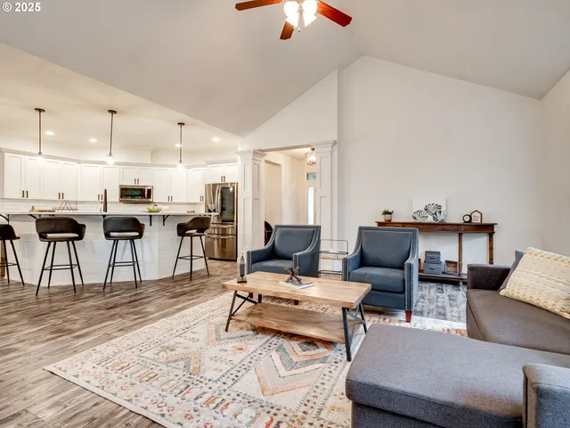 $675,000 | 20800 Yosemite Street Northeast, Aurora, OR 97002