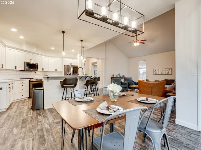 $675,000 | 20800 Yosemite Street Northeast, Aurora, OR 97002