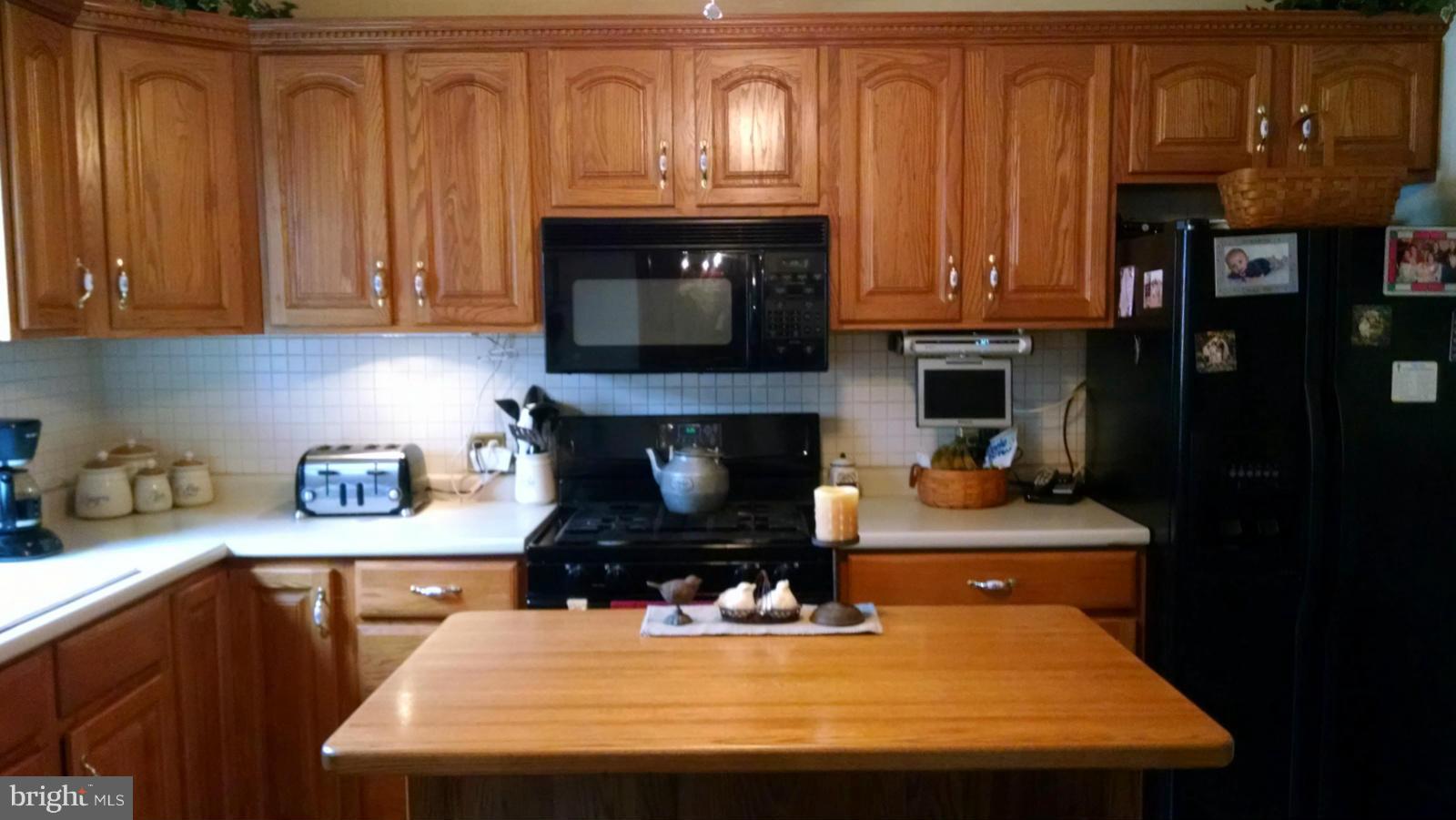 210 German Hill Road Baltimore, MD 21222 - Photo 2 of 23 Updated Oak Cabinets and Breakfast Bar!