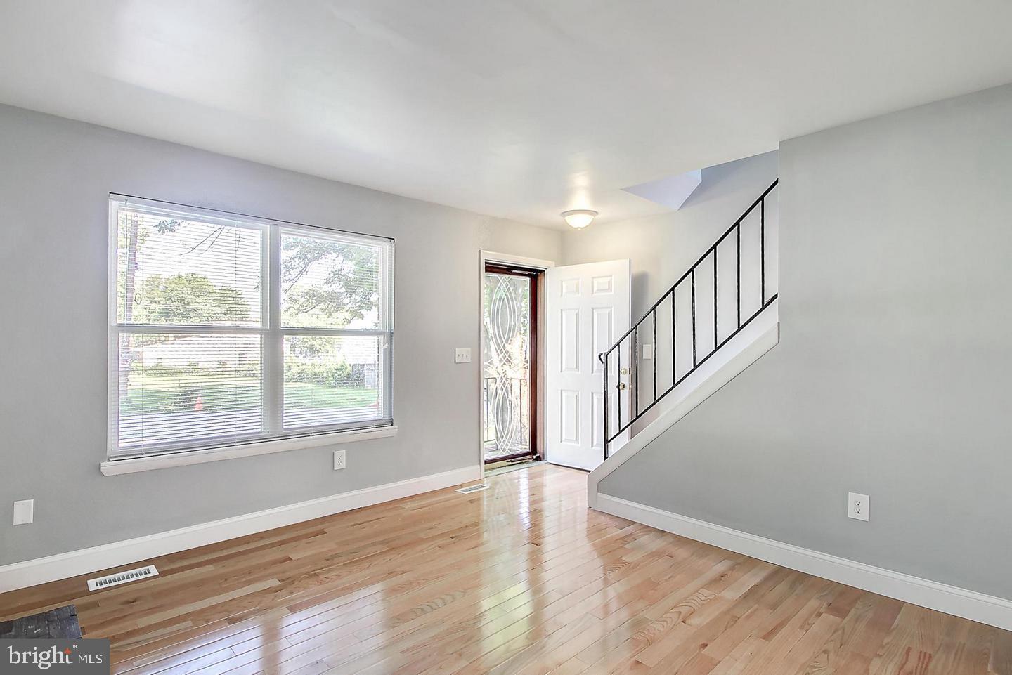 3207 Janice Avenue Baltimore, MD 21227 - Photo 4 of 34