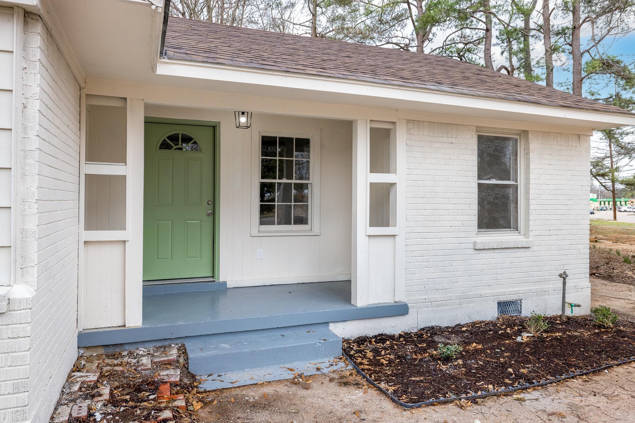 4375 Macon Road Memphis, TN 38122 - Photo 2 of 17 a view of a entryway of the house