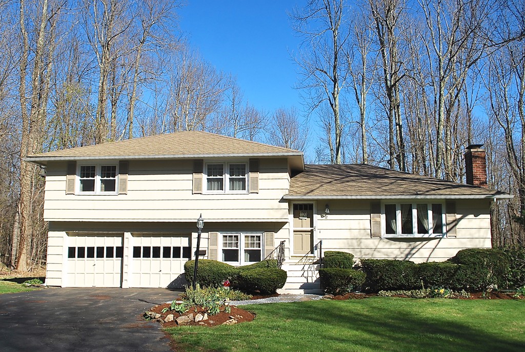 12 Indian Hill Road Paxton, MA 01612 - Photo 1 of 21 Gallery Image 1