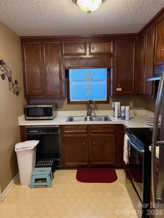$185,000 | 605 8th Avenue Southwest, Unit D5, Conover, NC 28613
