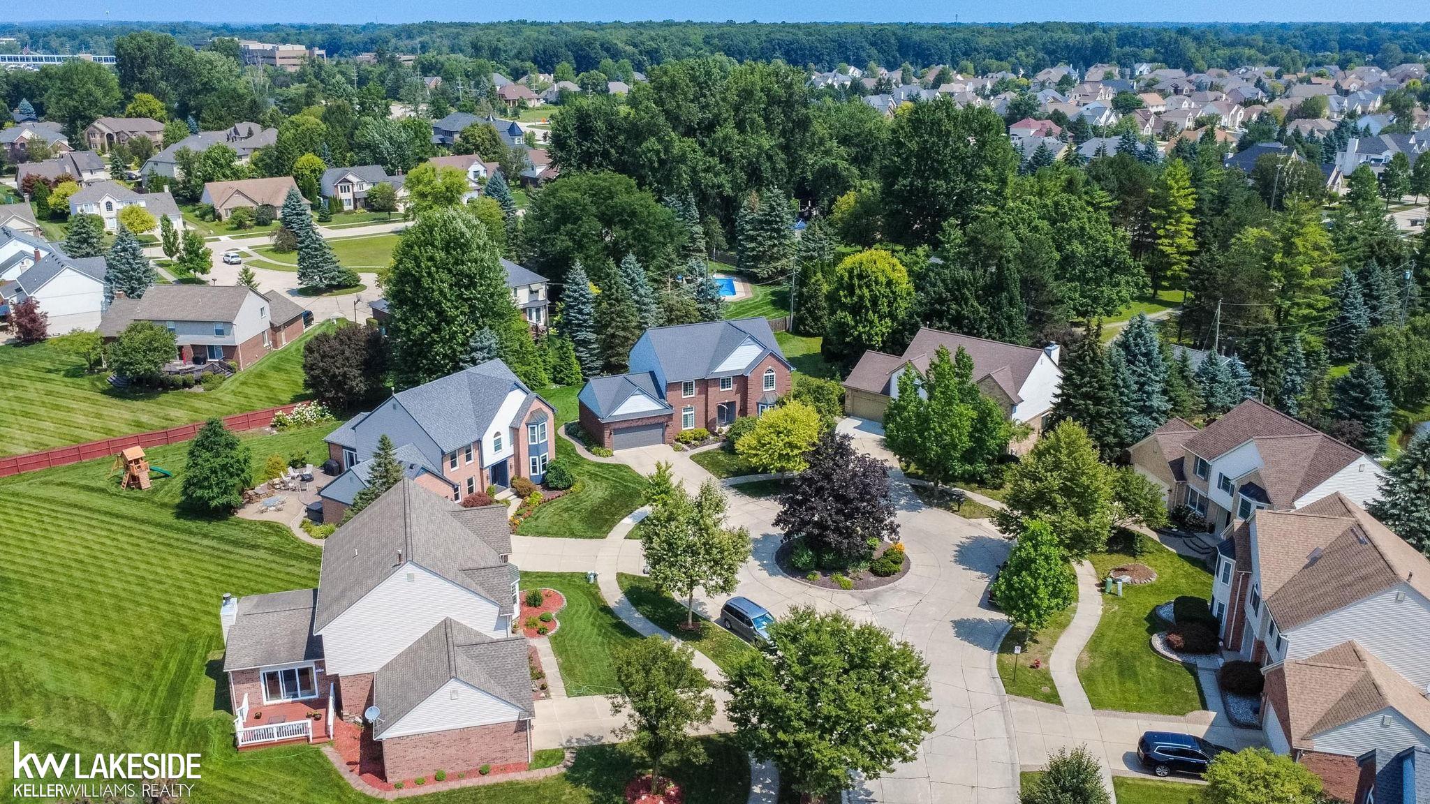 2925 Manorwood Road Troy, MI 48085 - Photo 60 of 70 50184901-f59f45d1-ac0e-4d7b-9e5e-8d913d6cd3a9.JPG