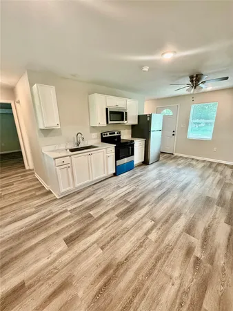 $1,080 | 324 West Main Street, Ames, TX 77575