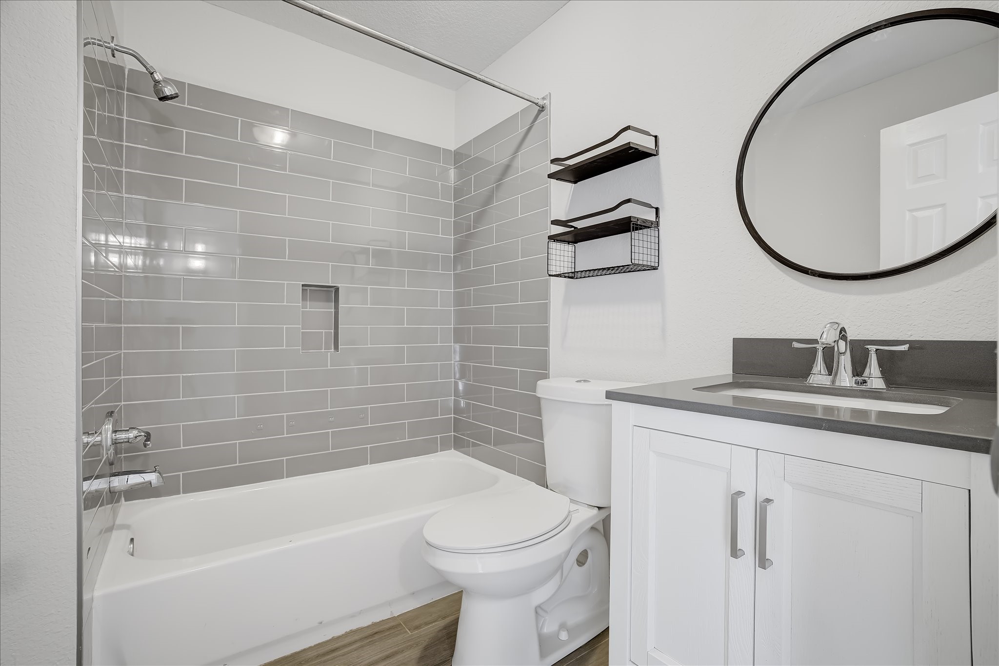 3205 Cemetery Road Santa Fe, TX 77517 - Photo 23 of 43 Spacious hall bath with great updates