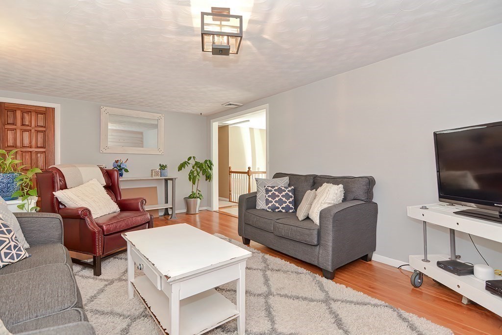 7 Larchwood Road Paxton, MA 01612 - Photo 8 of 27 Gallery Image 8
