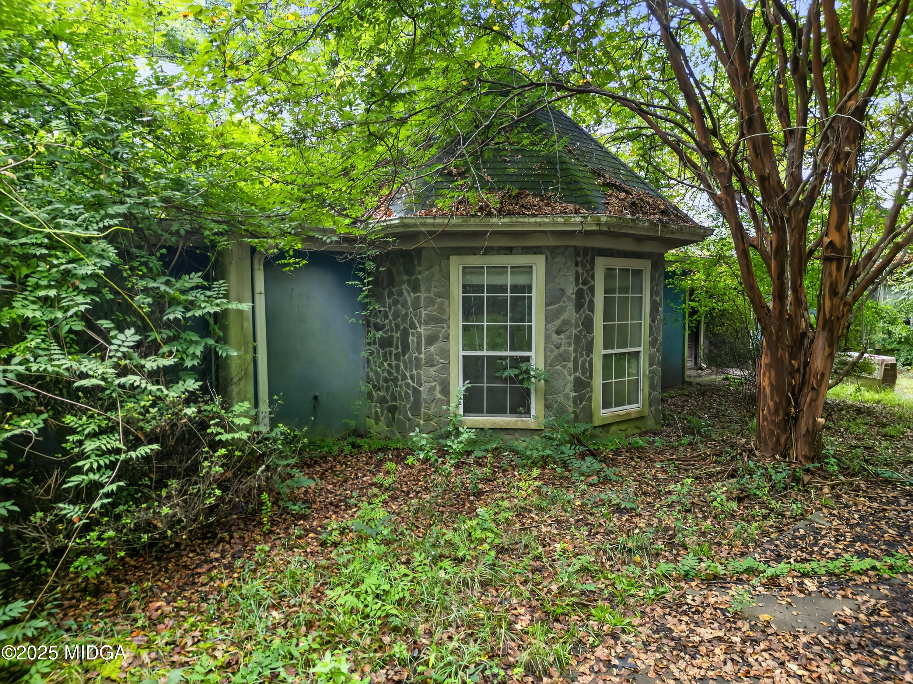 615 Lite-N-Tie Road Gray, GA 31032 - Photo 19 of 19 front view of a house with a garden