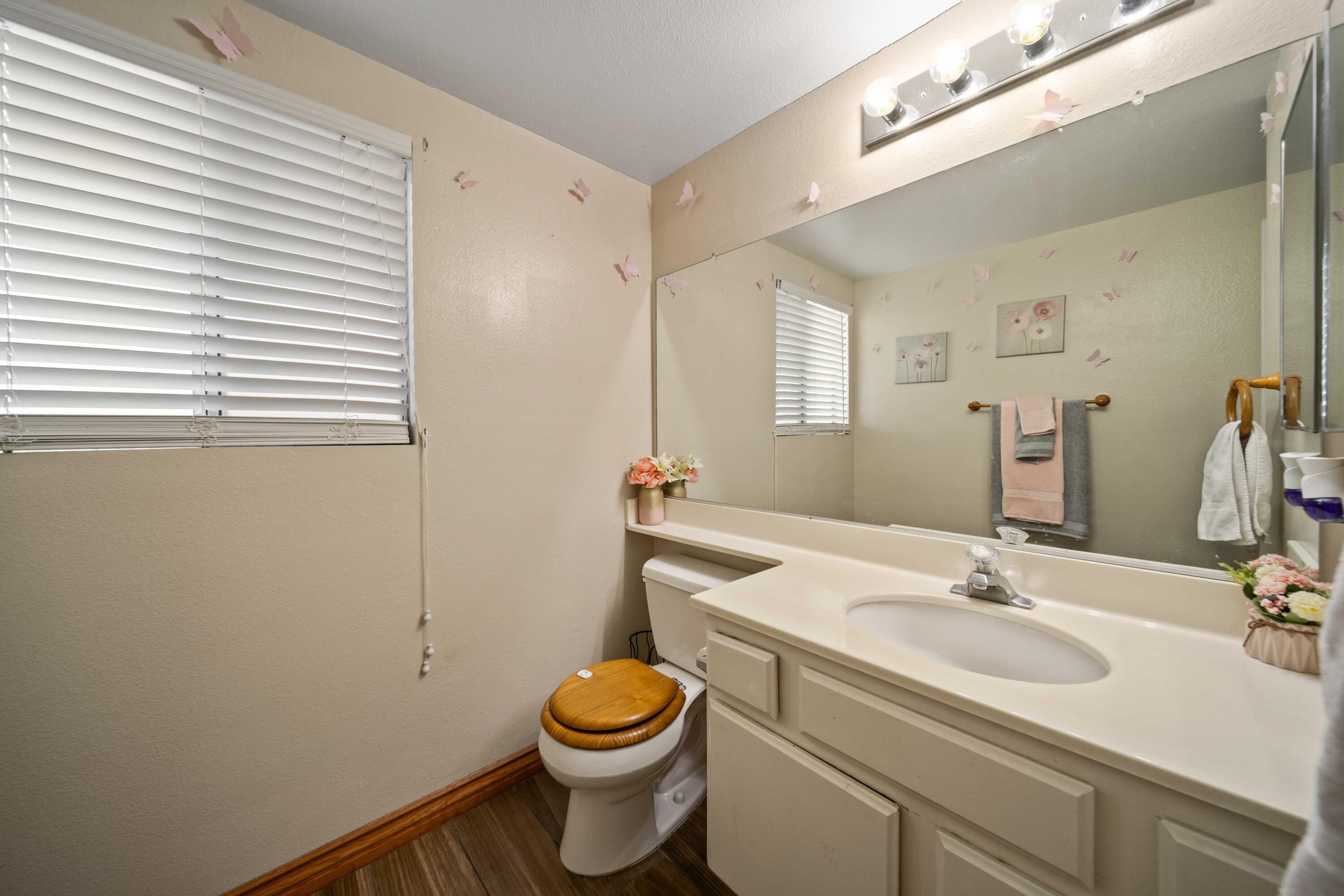 43816 Fallon Drive Lancaster, CA 93535 - Photo 22 of 30 Downstairs Bath