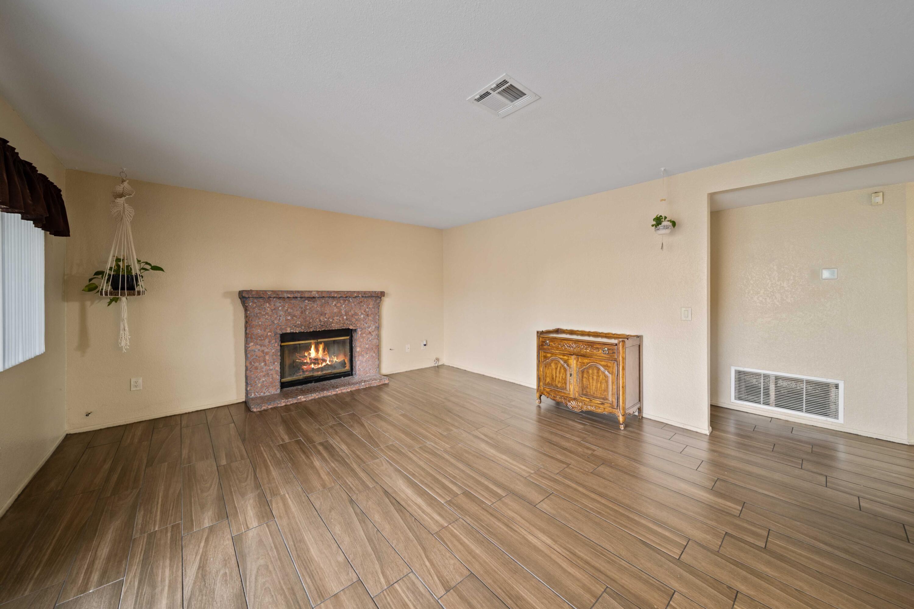 43816 Fallon Drive Lancaster, CA 93535 - Photo 8 of 30 Family Room 1