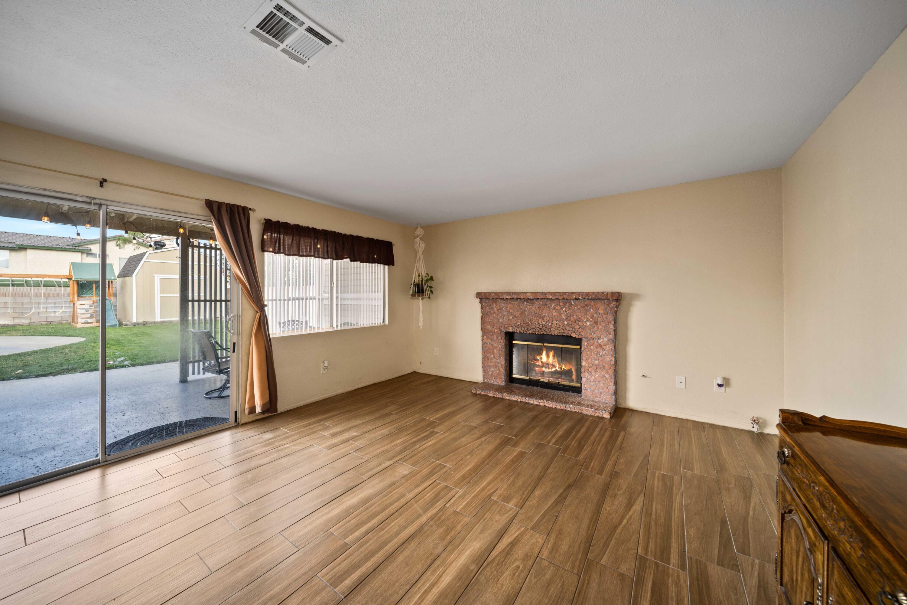 43816 Fallon Drive Lancaster, CA 93535 - Photo 10 of 30 Family Room 3