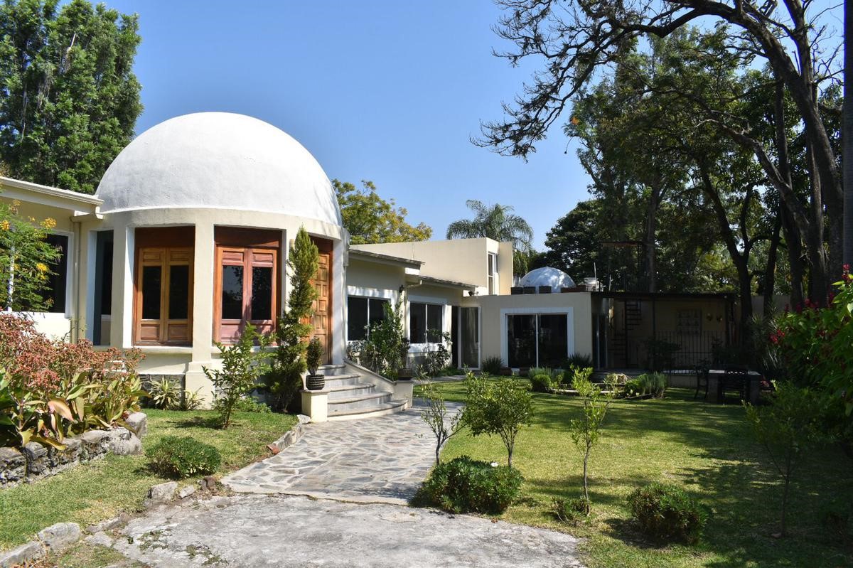 a view of a house with swimming pool next to a yard