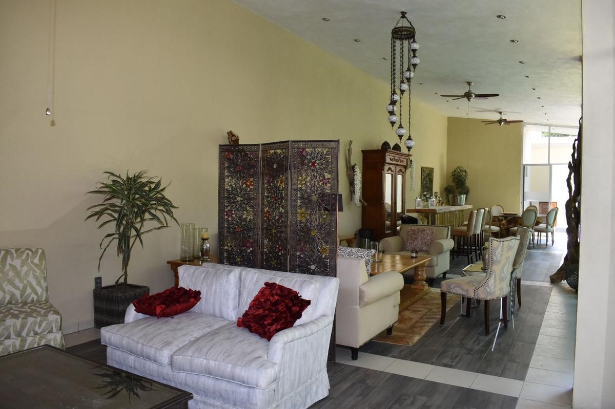 23 Privada Vergel Hillview, IL 62050 - Photo 14 of 17 a living room with furniture and wooden floor