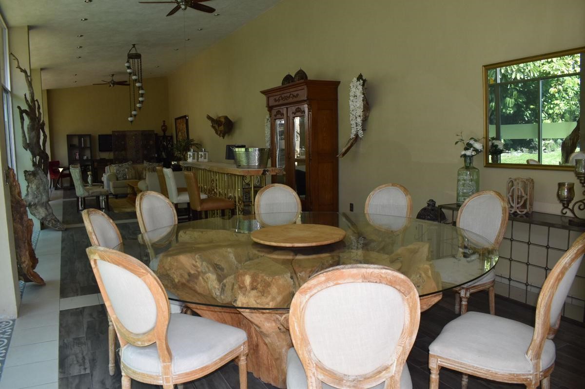 23 Privada Vergel Hillview, IL 62050 - Photo 7 of 17 a dining room with furniture and wooden floor