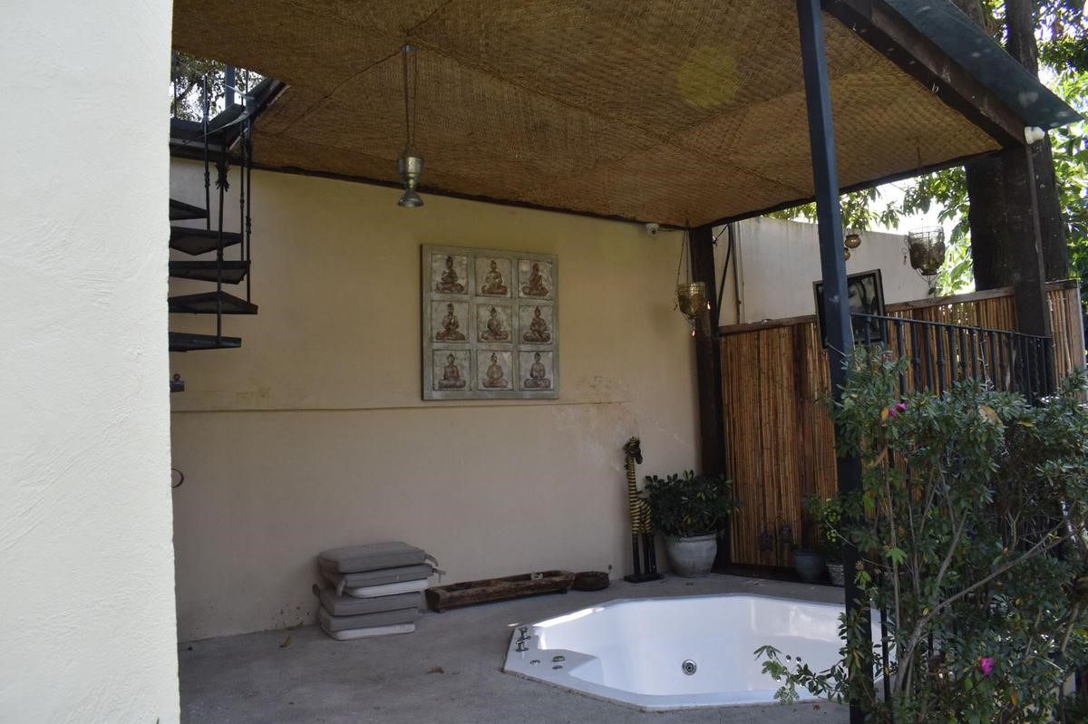 23 Privada Vergel Hillview, IL 62050 - Photo 10 of 17 a view of a porch with a floor to ceiling window and tree