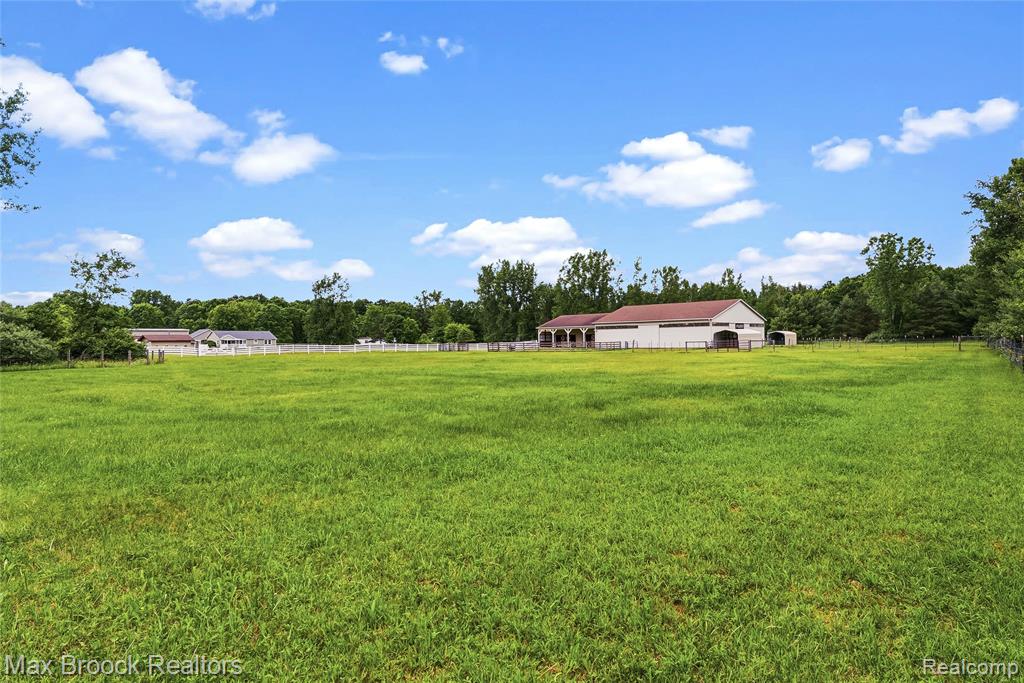 2566 North 5 Mile Road Midland, MI 48642 - Photo 6 of 60