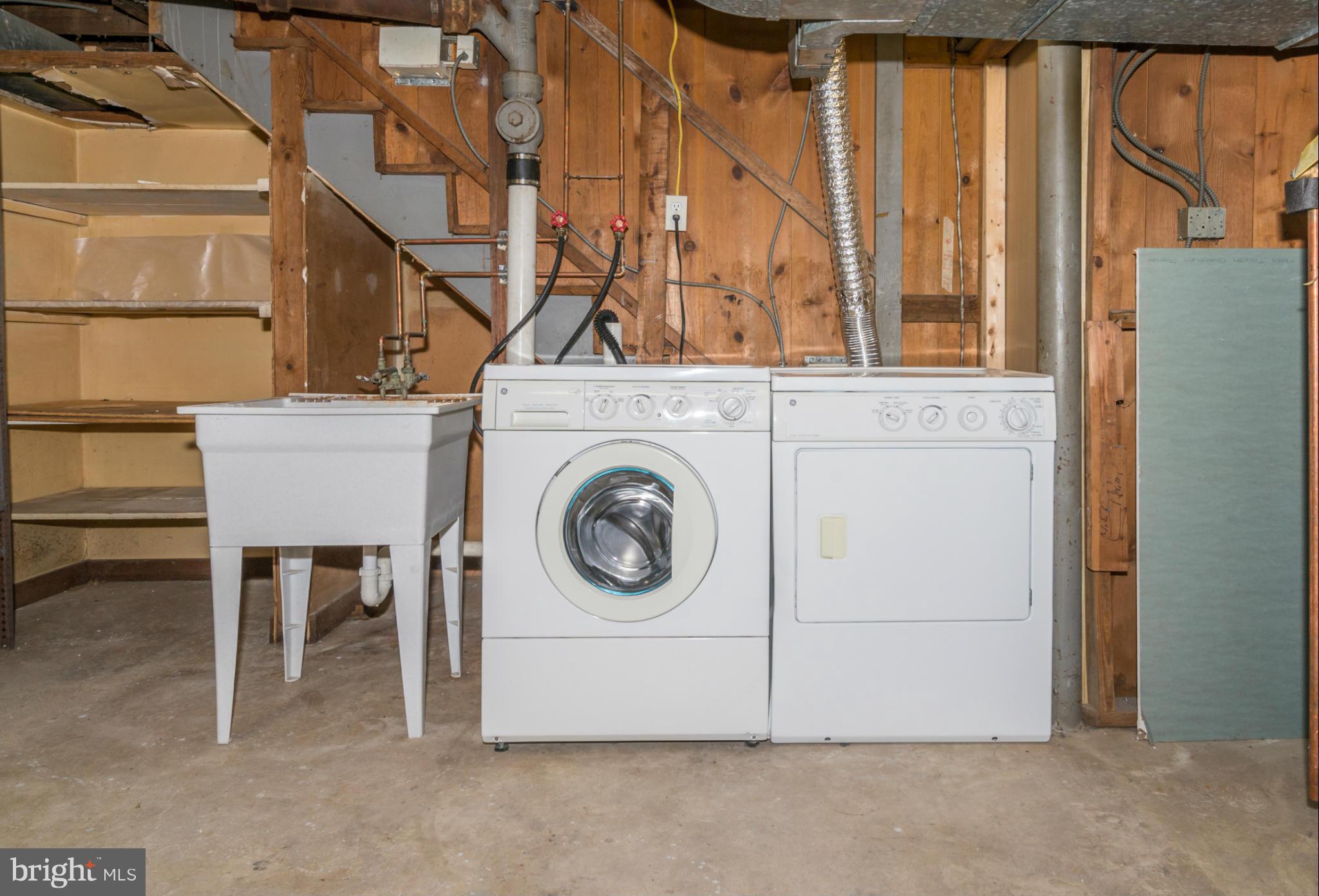2801 Weisman Road Silver Spring, MD 20902 - Photo 25 of 30 a utility room with dryer and washer