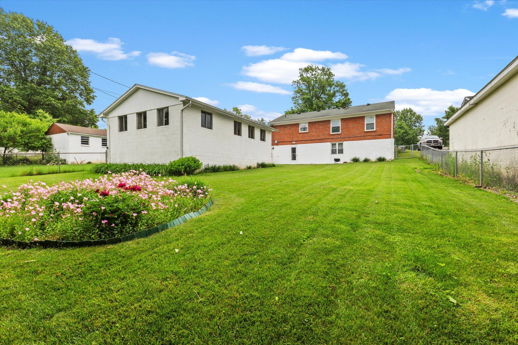 153 Rugby Road Lexington, KY 40504 - Photo 27 of 31 27-IMG_0395