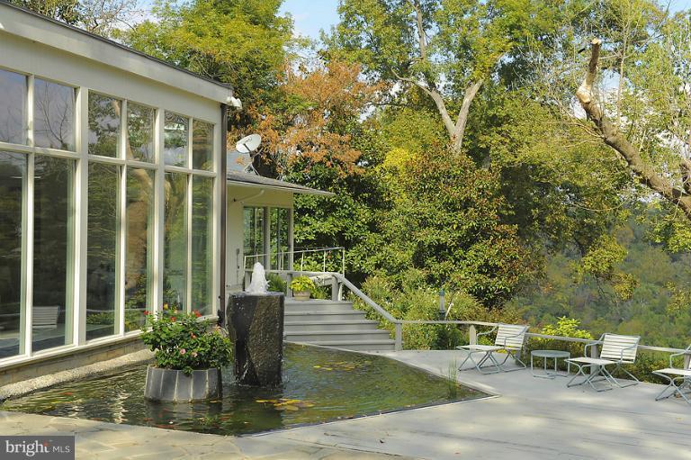 175 Chain Bridge Road McLean, VA 22101 - Photo 12 of 30 Exterior (Rear)