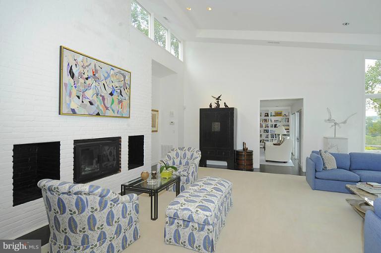 175 Chain Bridge Road McLean, VA 22101 - Photo 19 of 30 Living Room