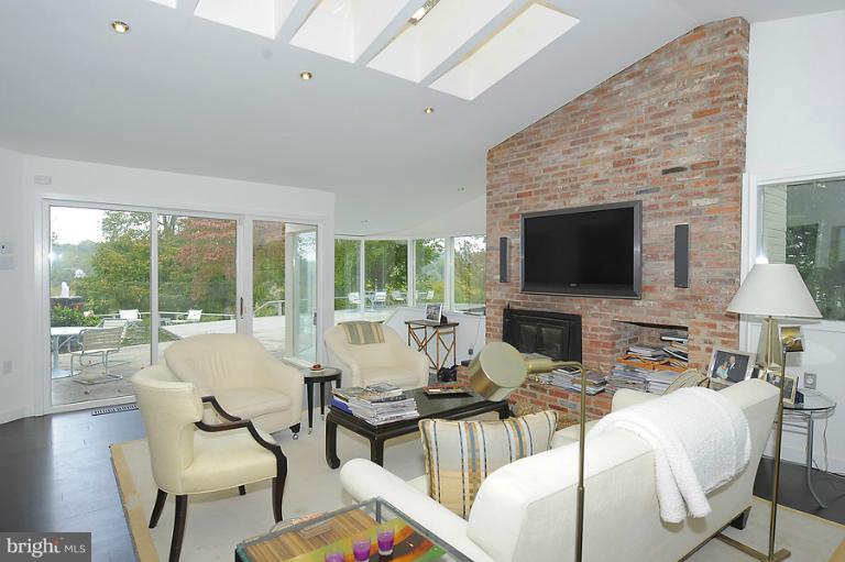 175 Chain Bridge Road McLean, VA 22101 - Photo 27 of 30 Family Room