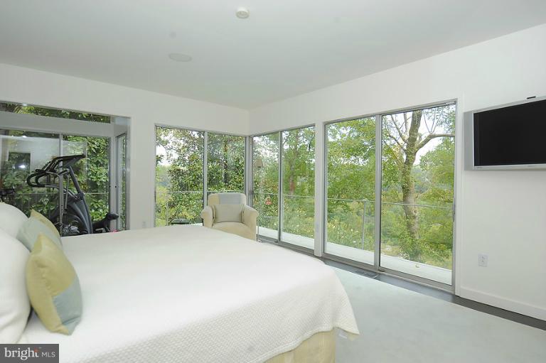 175 Chain Bridge Road McLean, VA 22101 - Photo 28 of 30 Bedroom (Master)