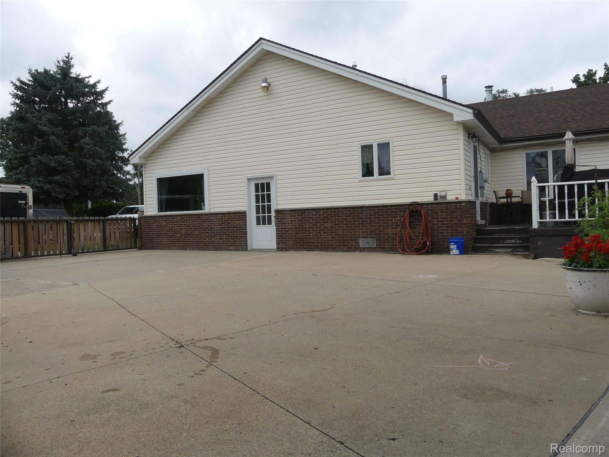 8335 Pardee Road Taylor, MI 48180 - Photo 4 of 23 Extra Large Parking Pad.JPG