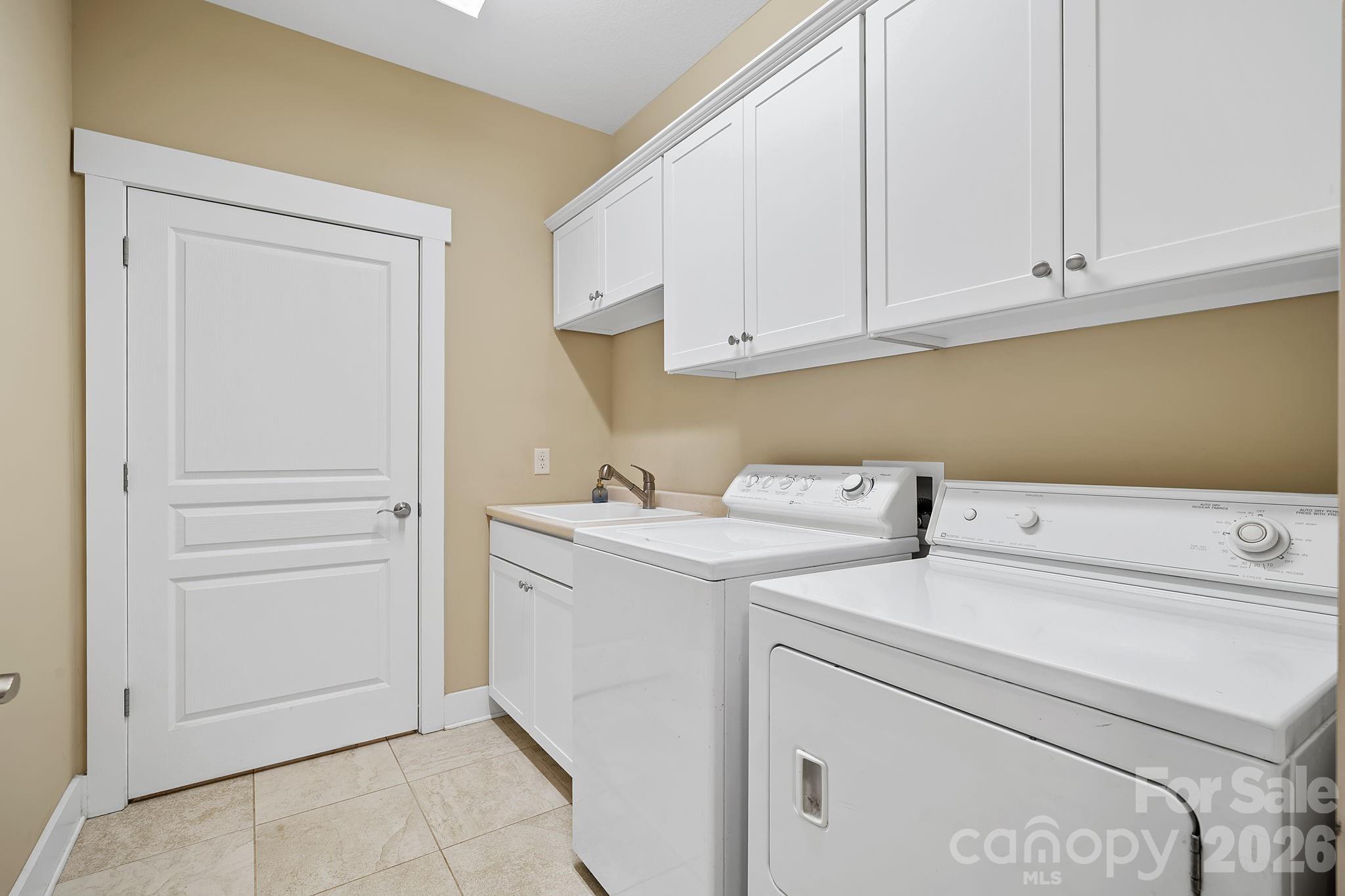 9 Brookstone Place Candler, NC 28715 - Photo 22 of 36 a utility room with dryer and washer
