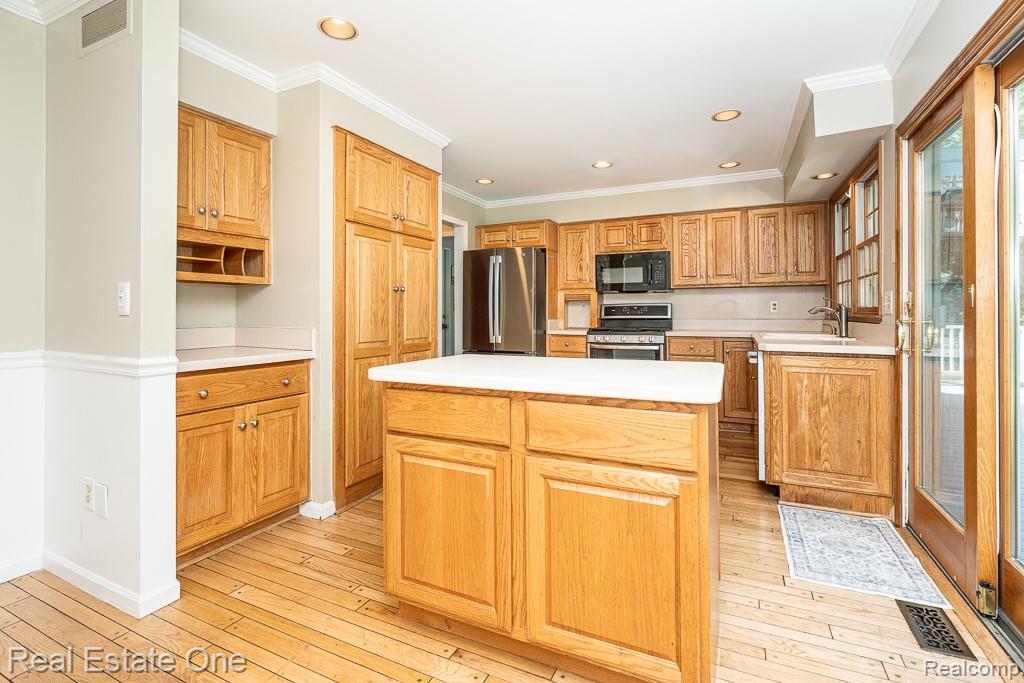 1377 Barneswood Lane Rochester, MI 48306 - Photo 19 of 39 1377 Barneswood_MLS-020.jpg