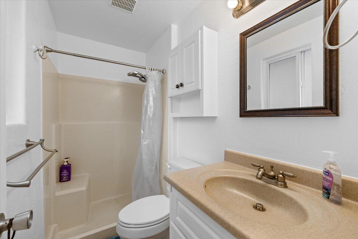 3057 Delta Waters Road Medford, OR 97504 - Photo 15 of 23 15