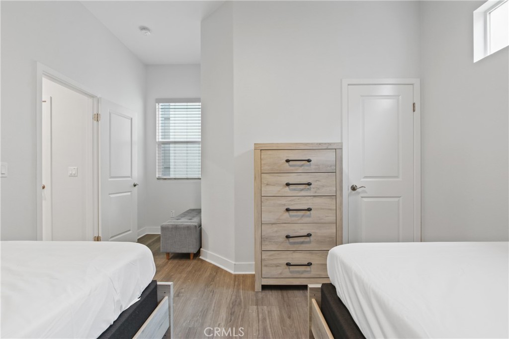 660 Daniel Freeman Circle Inglewood, CA 90301 - Photo 18 of 25 a bedroom with a bed and a closet