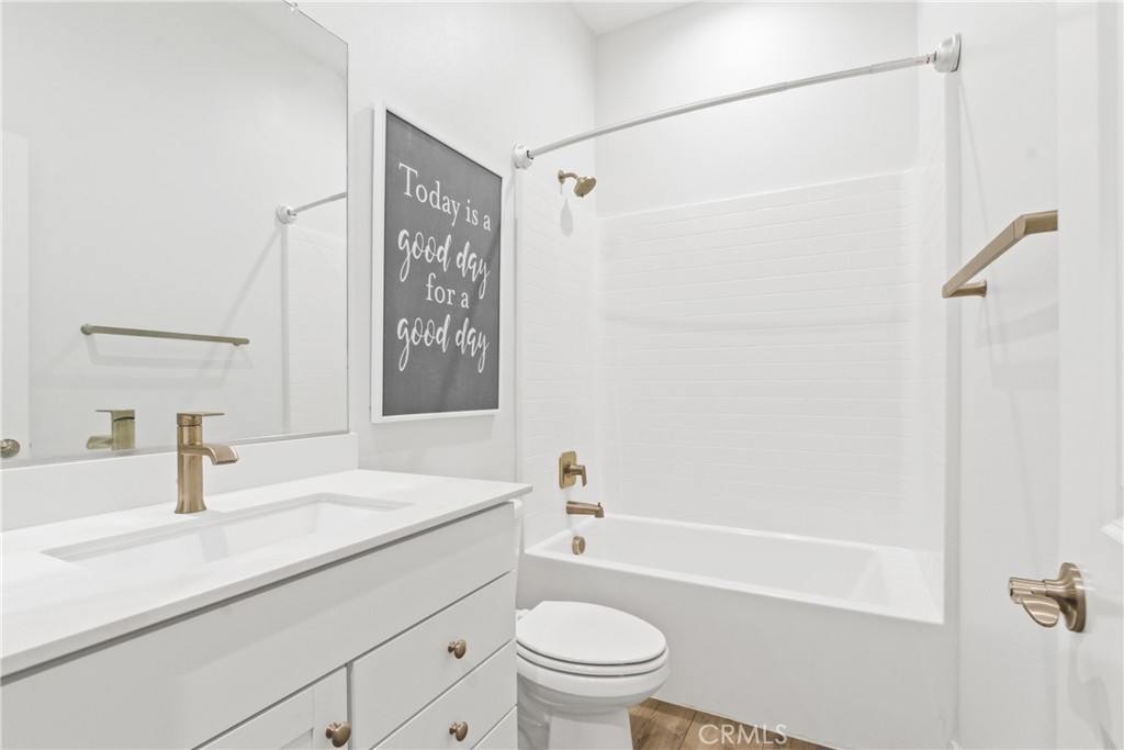 660 Daniel Freeman Circle Inglewood, CA 90301 - Photo 19 of 25 a bathroom with a sink a toilet and shower