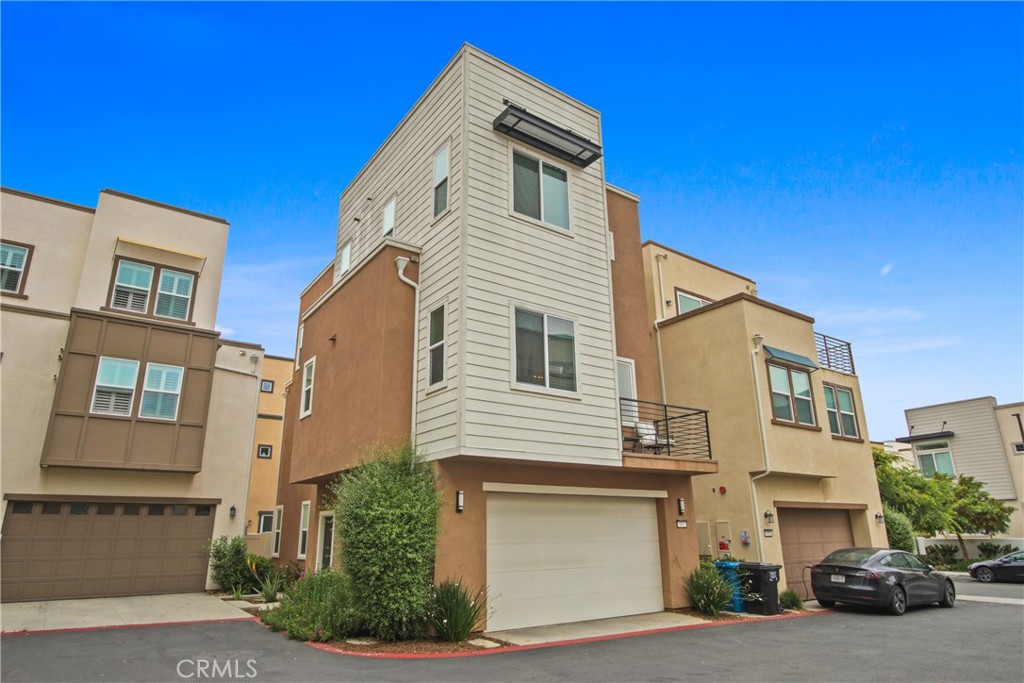 660 Daniel Freeman Circle Inglewood, CA 90301 - Photo 22 of 25 a front view of a house with a yard