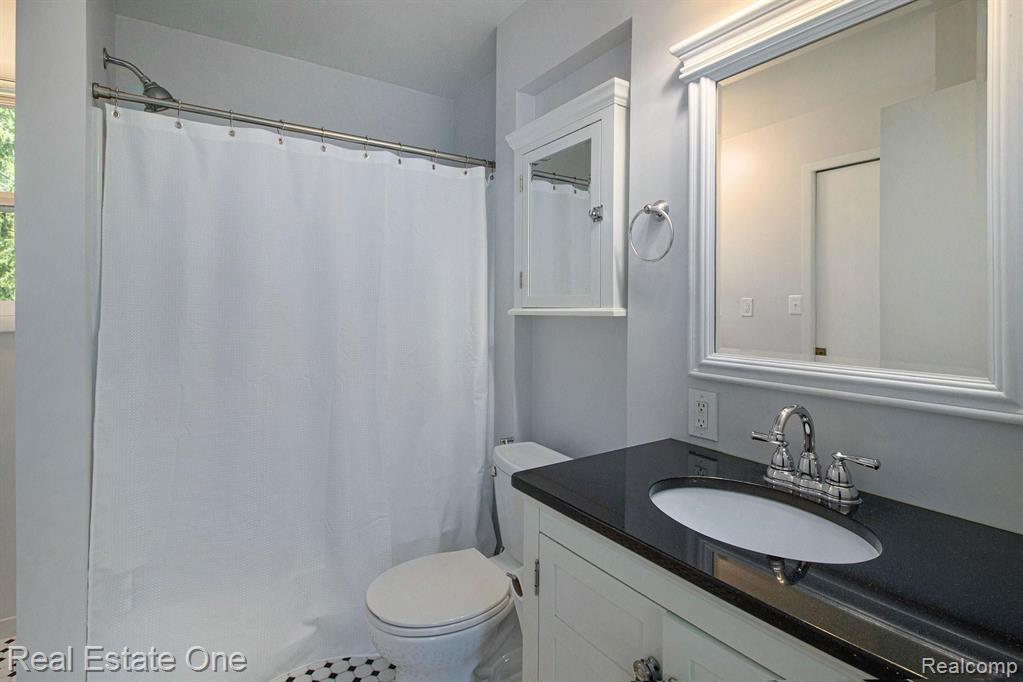 1296 Barneswood Lane Rochester Hills, MI 48306 - Photo 16 of 32