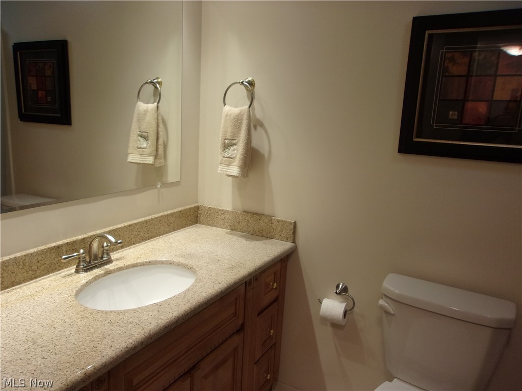 546 Spring Pond Road Northfield, OH 44067 - Photo 14 of 20 Second full bath