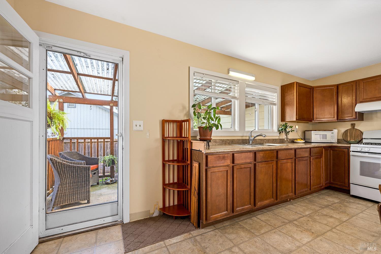 375 Florence Avenue Sebastopol, CA 95472 - Photo 12 of 41