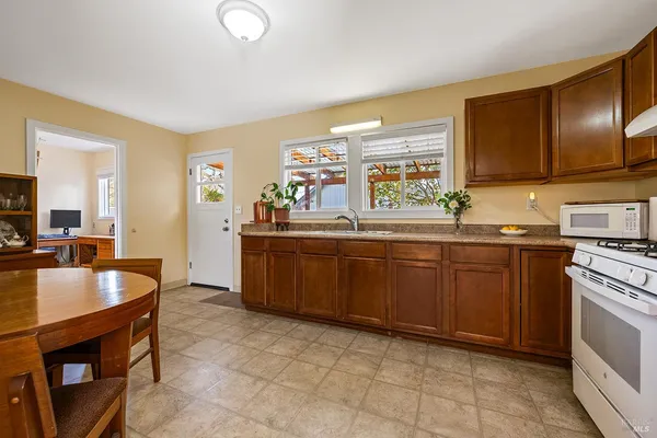 $1,299,000 | 375 Florence Avenue, Sebastopol, CA 95472