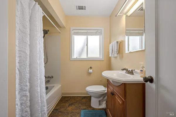 $1,299,000 | 375 Florence Avenue, Sebastopol, CA 95472