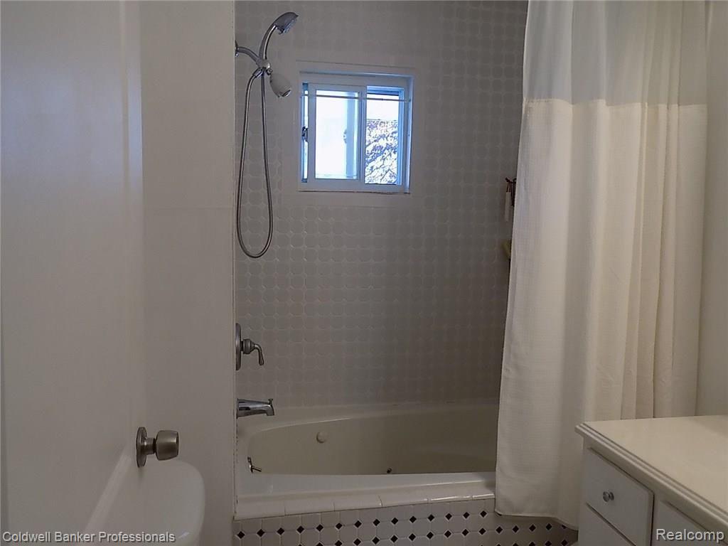 11445 Eagle Road Davisburg, MI 48350 - Photo 15 of 23 DSCN5850.JPG