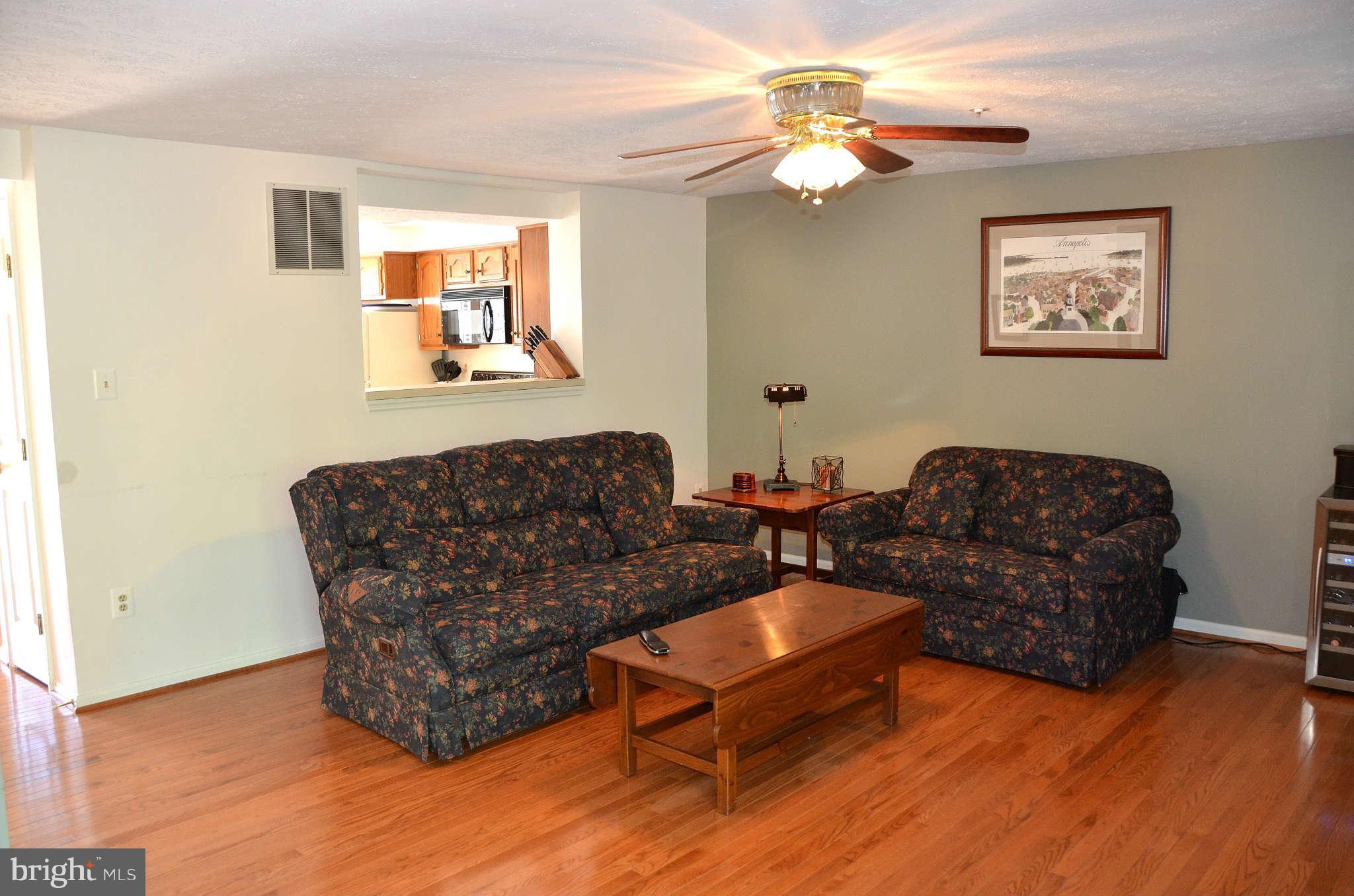 578 Quaker Ridge Court Arnold, MD 21012 - Photo 8 of 28 Living Room