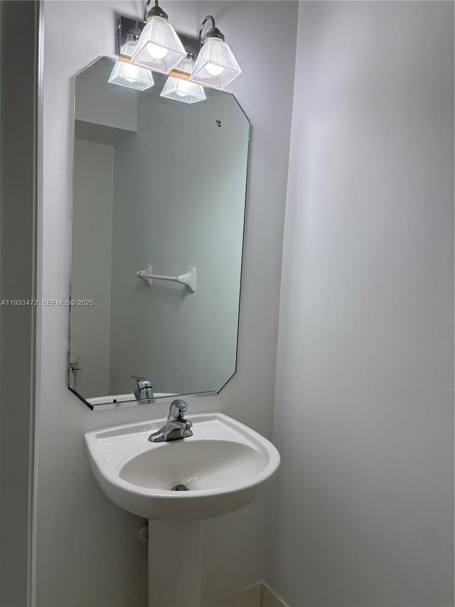 687 Northwest 42nd Avenue Plantation, FL 33317 - Photo 13 of 14