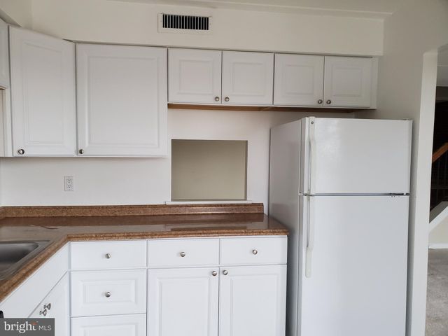 $340,000 | 114 Roberts Lane, Unit 301, Alexandria, VA 22314