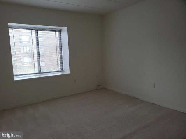 $340,000 | 114 Roberts Lane, Unit 301, Alexandria, VA 22314