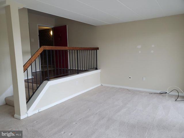 $340,000 | 114 Roberts Lane, Unit 301, Alexandria, VA 22314