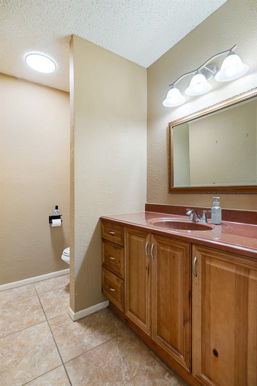 420 39th Street Southeast Paris, TX 75462 - Photo 20 of 25 a bathroom with a sink and a mirror