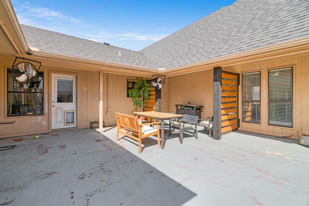 420 39th Street Southeast Paris, TX 75462 - Photo 22 of 25 an outdoor view with patio